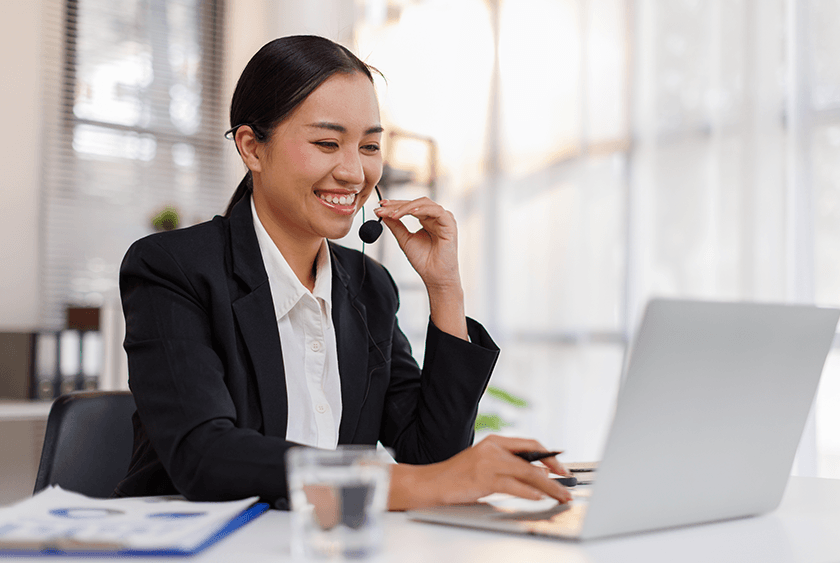 IFPG team member speaking with a franchise candidate to qualify franchise consultant leads